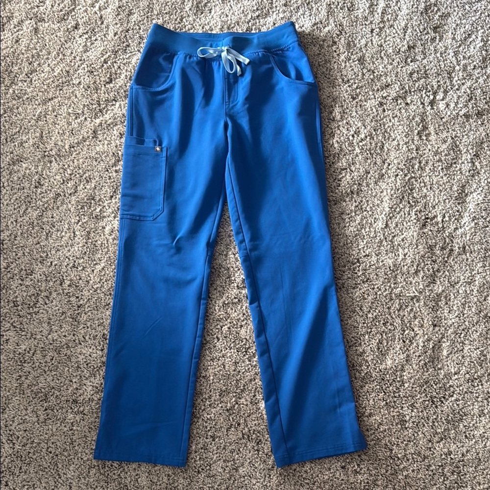 Figs Kade Kargo Scrub Pants - Royal Blue
Size Small Tall. New without tags.